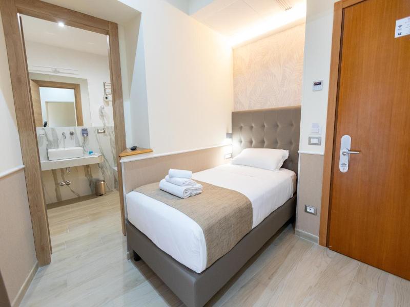 Hotel Maximus image