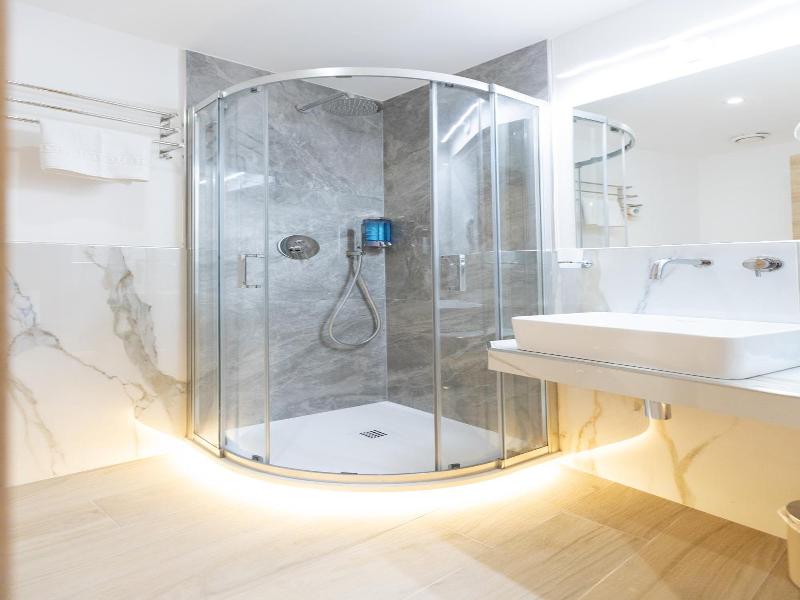 Hotel Maximus image