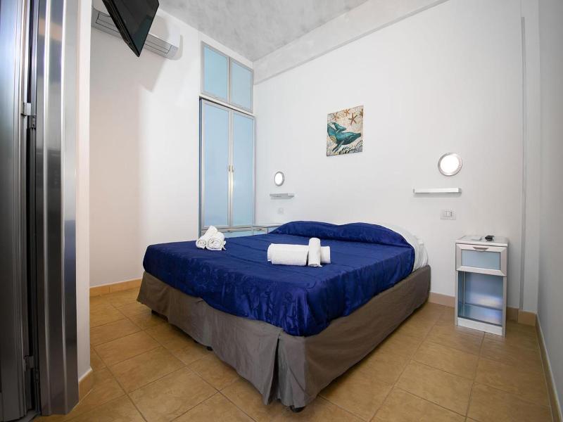 Villaggio Blue Marine image