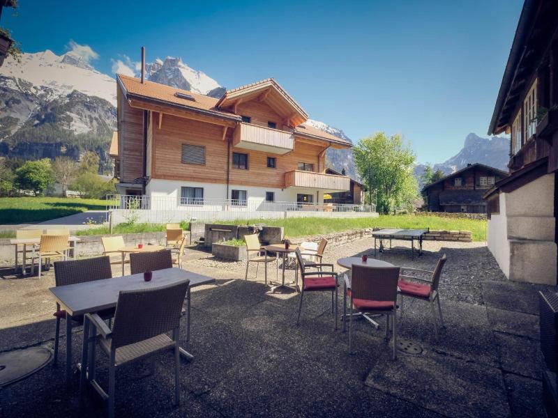 Hotel Alpina — exterior view