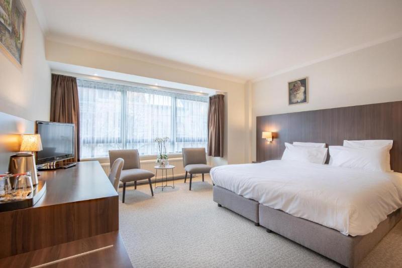 Carlton Hotel image