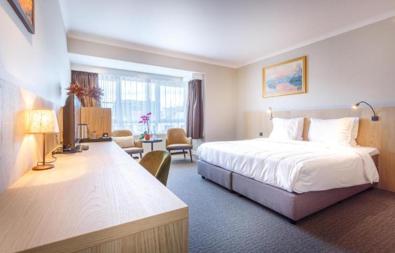 Carlton Hotel image