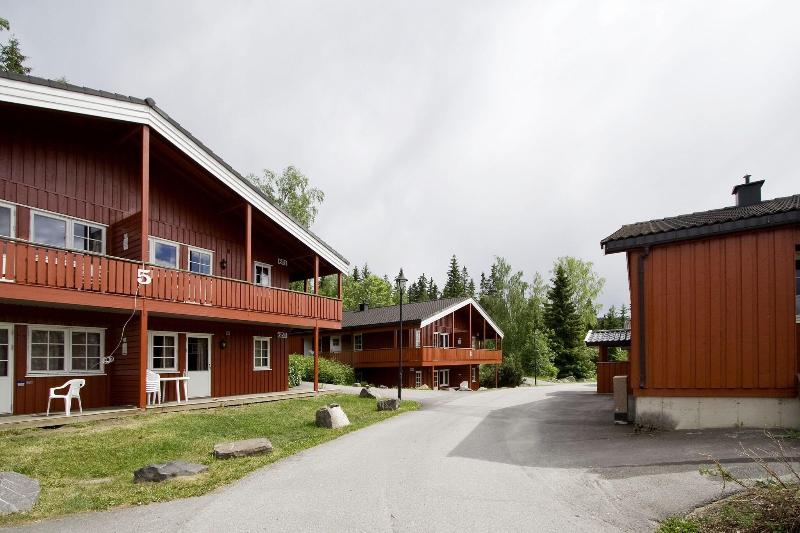 Birkebeineren Hotel & Apartments image