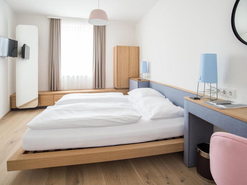 Altstadthotel Weisse Taube image