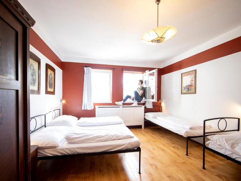 Sir Toby’s Hostel image