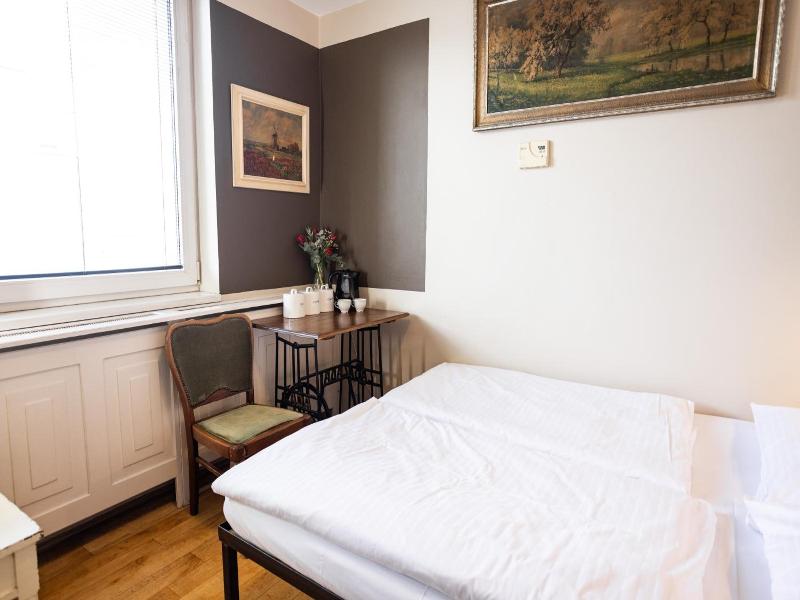 Sir Toby’s Hostel image