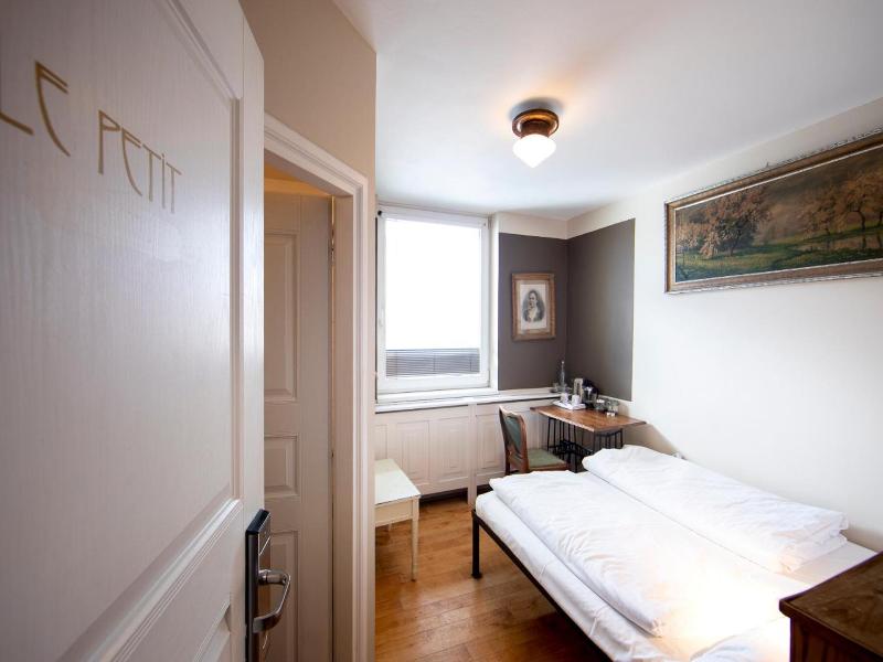 Sir Toby’s Hostel image