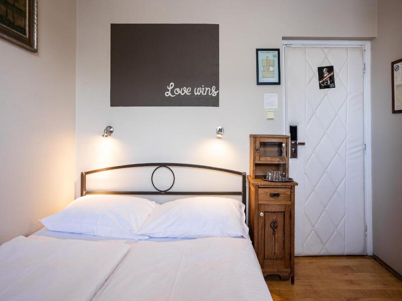 Sir Toby’s Hostel image