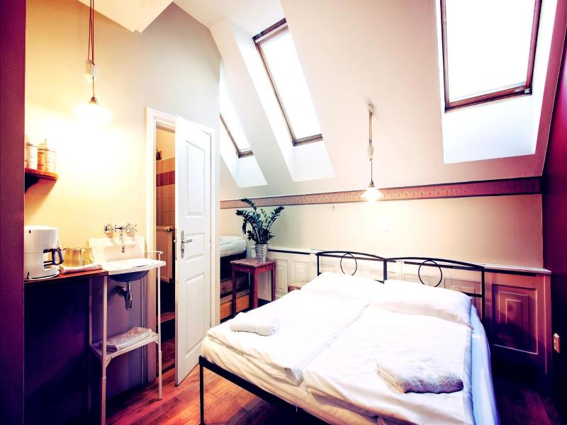 Sir Toby’s Hostel image
