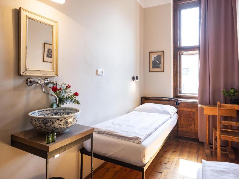 Sir Toby’s Hostel image