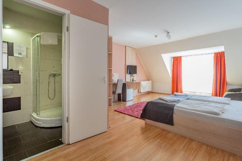 Triple M Hotel image
