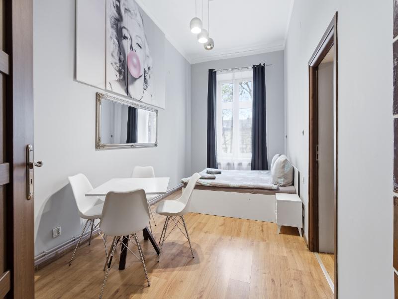 Queen Apartments image