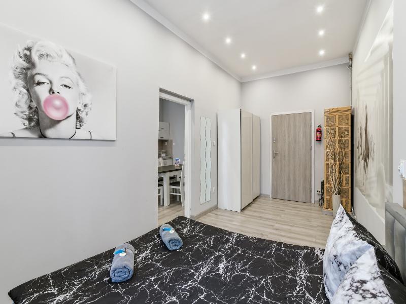 Queen Apartments image