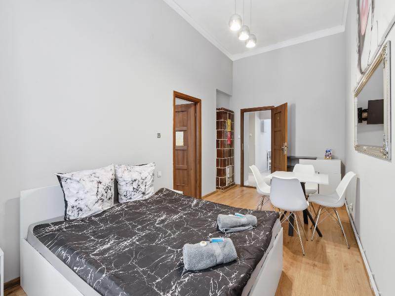 Queen Apartments image