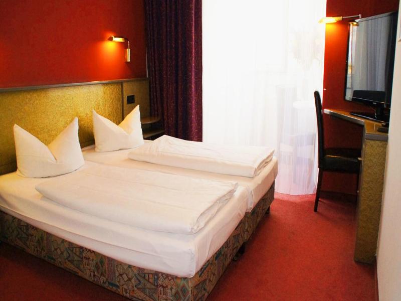 Hotel Am Buschkrugpark image