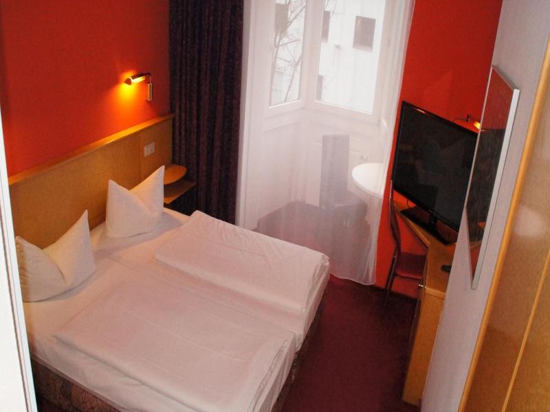 Hotel Am Buschkrugpark image