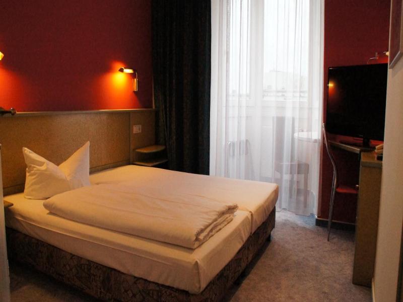 Hotel Am Buschkrugpark image