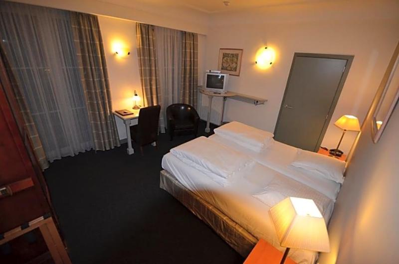 Malcot Hotel image
