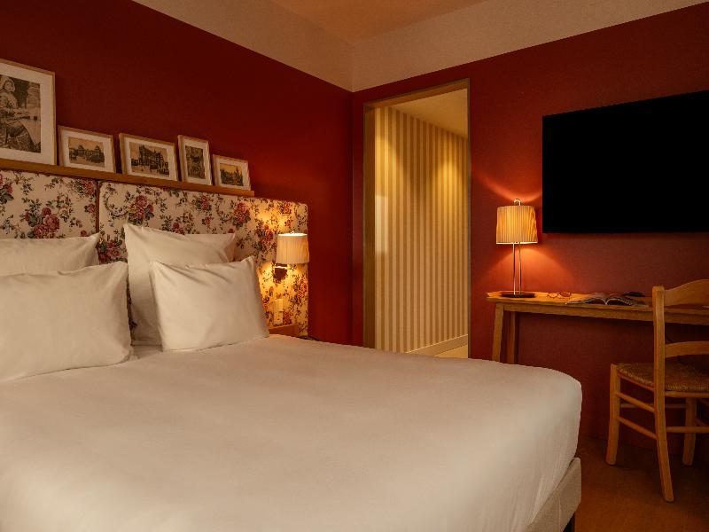 9Hotel Chelton image
