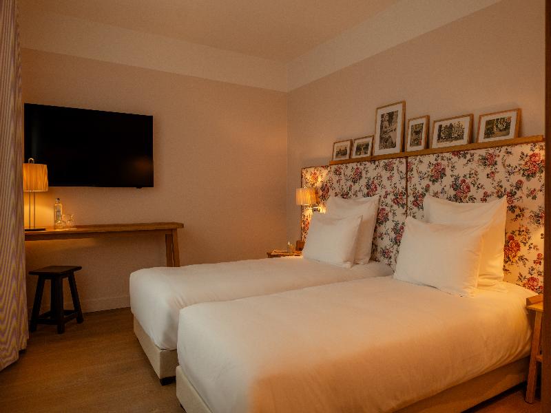9Hotel Chelton image