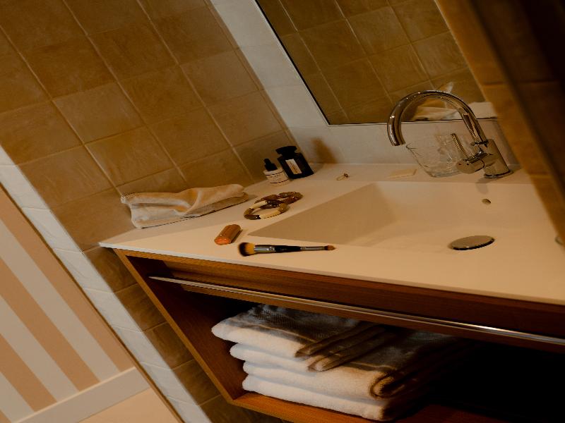 9Hotel Chelton image
