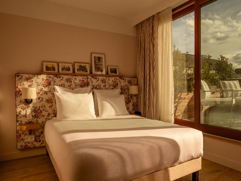 9Hotel Chelton image