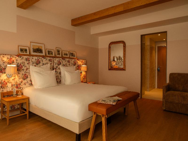 9Hotel Chelton image