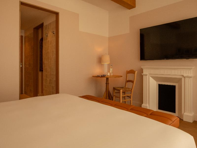 9Hotel Chelton image