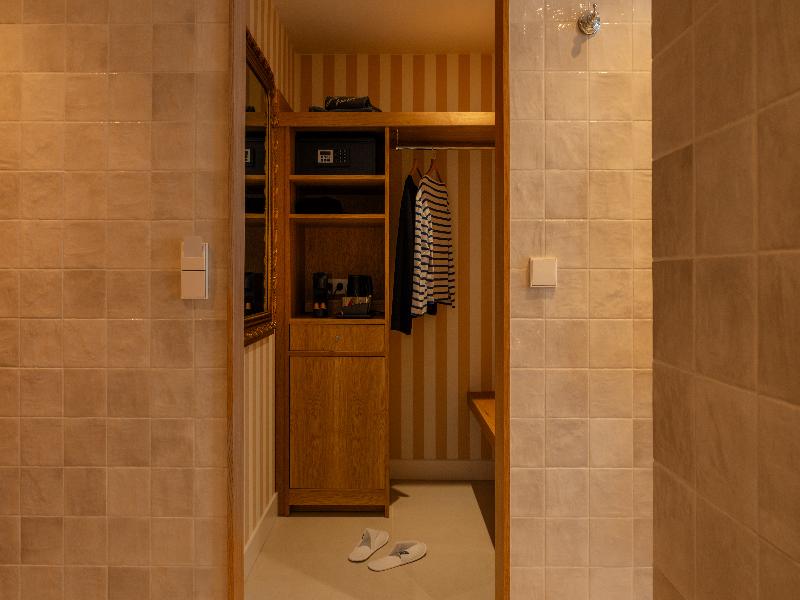 9Hotel Chelton image