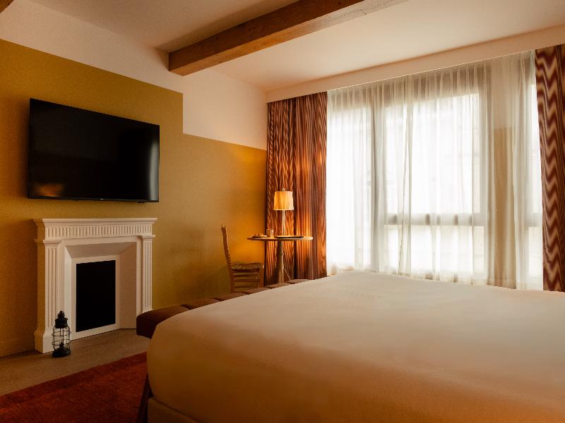 9Hotel Chelton image