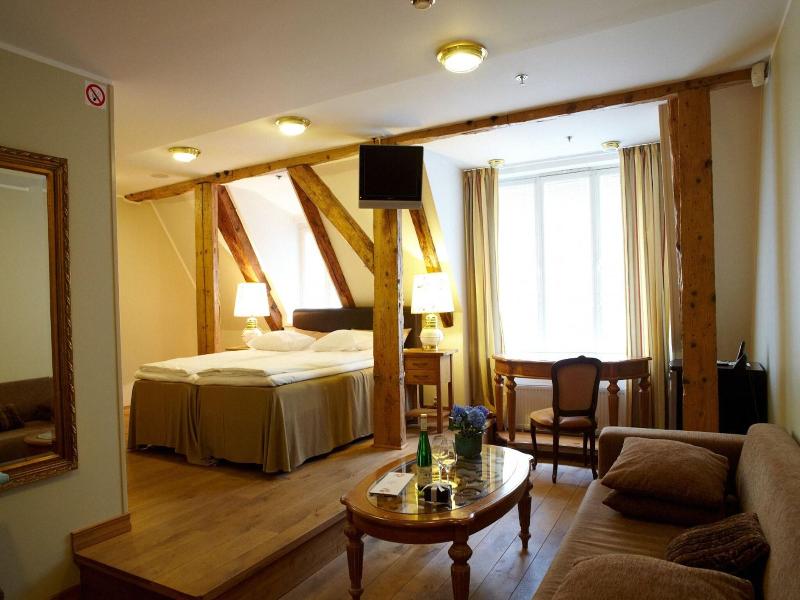 Cru Hotel And Restaurant image