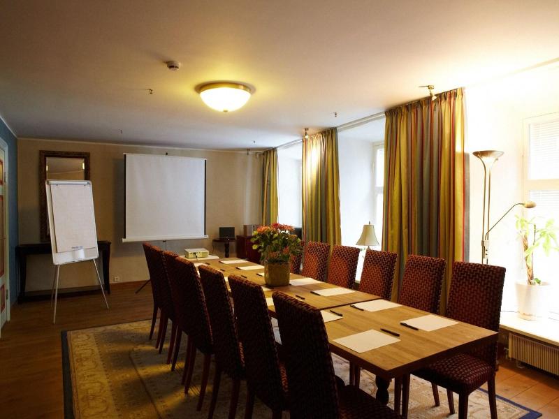 Cru Hotel And Restaurant image