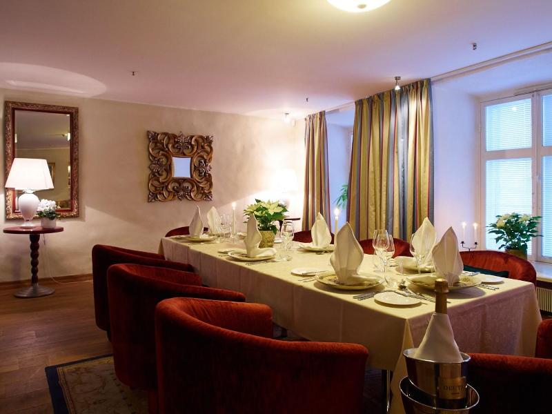 Cru Hotel And Restaurant image