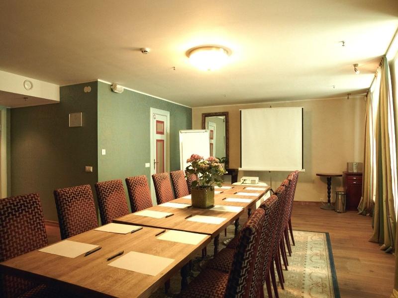 Cru Hotel And Restaurant image