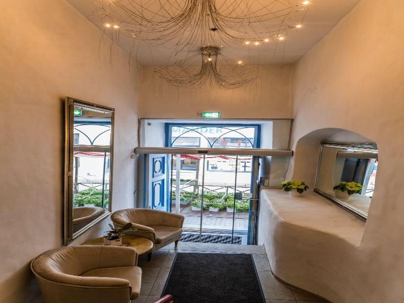 Cru Hotel And Restaurant image