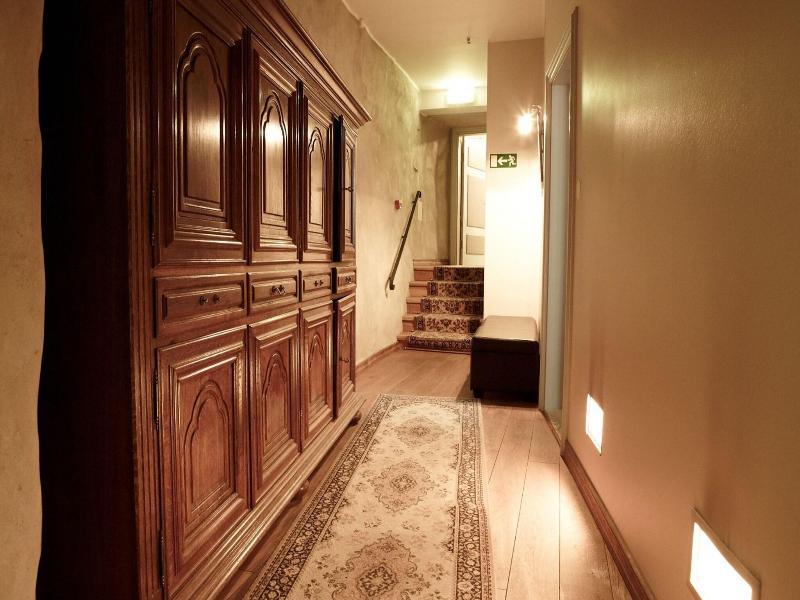 Cru Hotel And Restaurant image