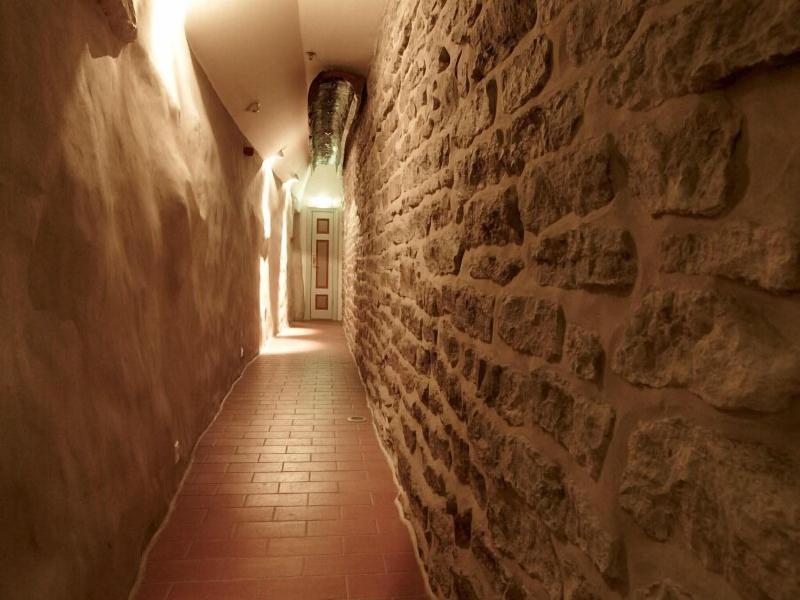 Cru Hotel And Restaurant image