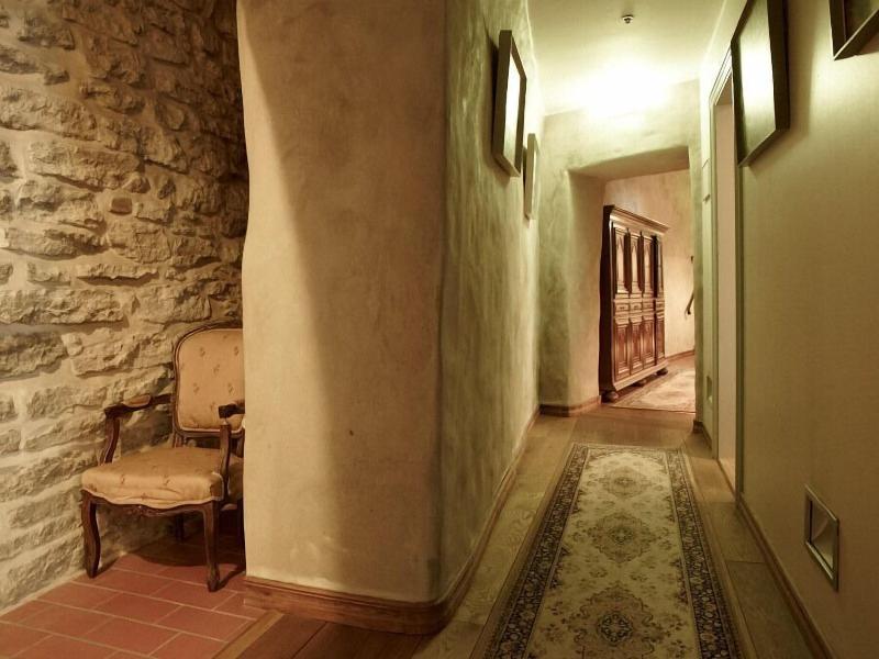 Cru Hotel And Restaurant image