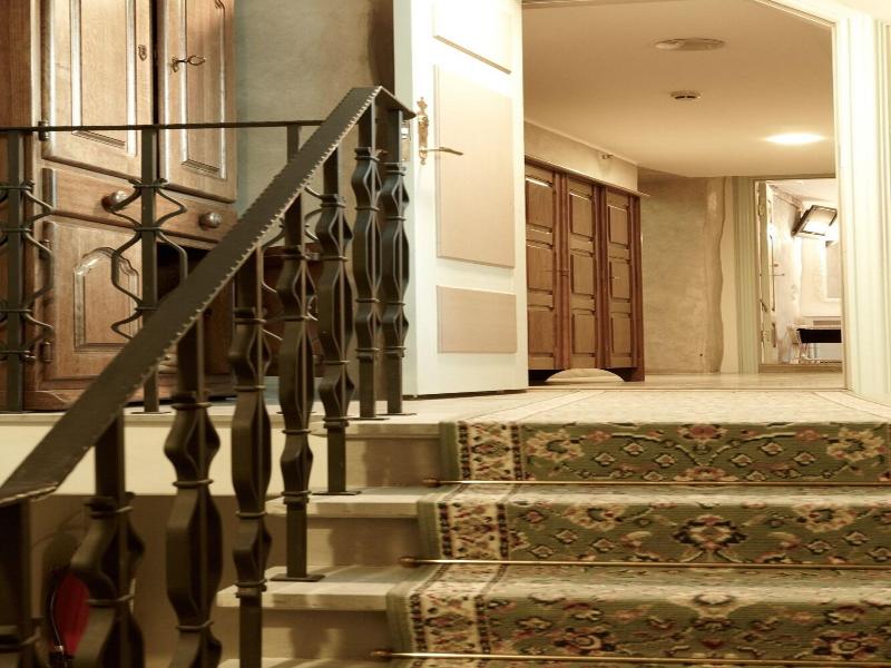 Cru Hotel And Restaurant image