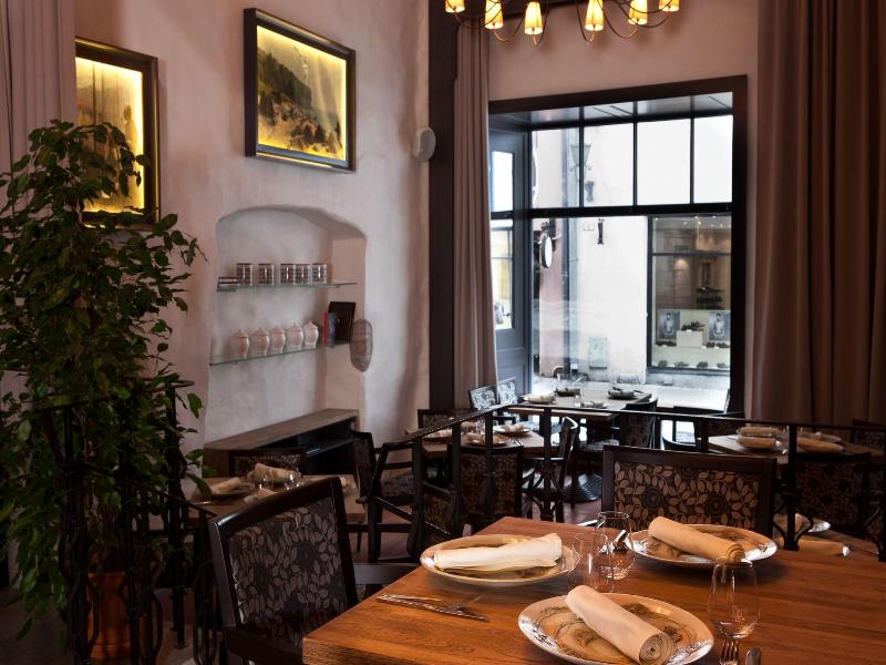 Cru Hotel And Restaurant image