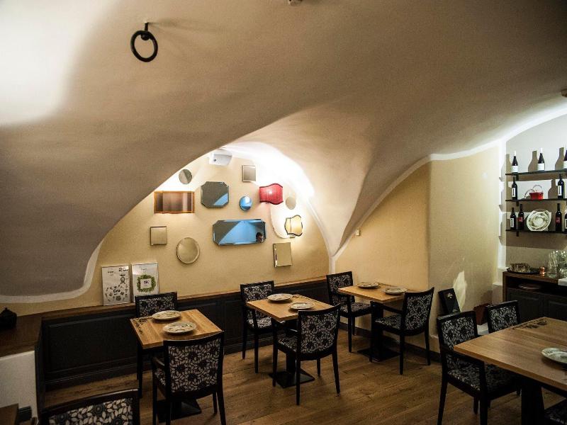 Cru Hotel And Restaurant image
