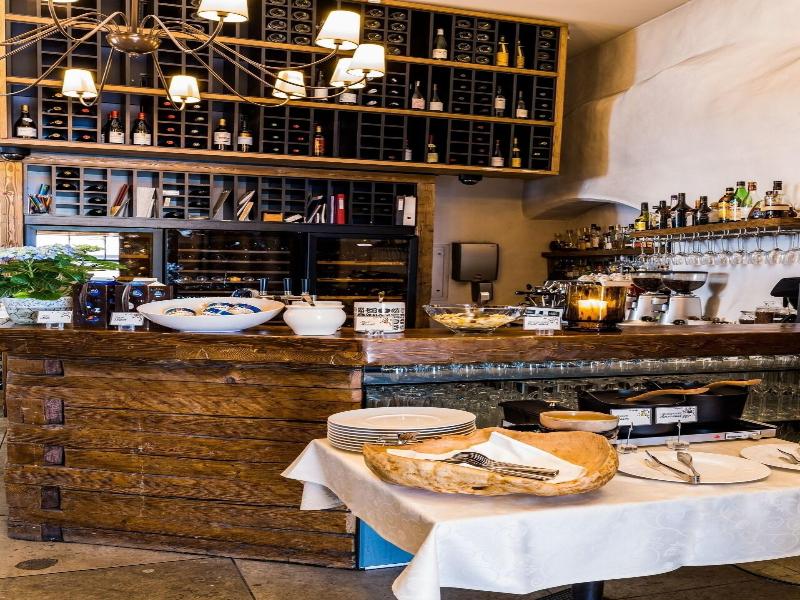 Cru Hotel And Restaurant image