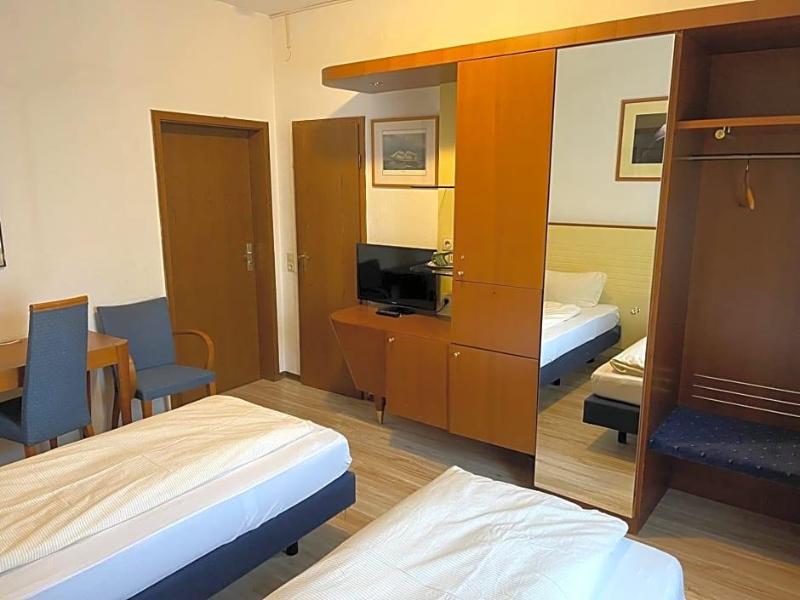 Zum Kluverbaum image