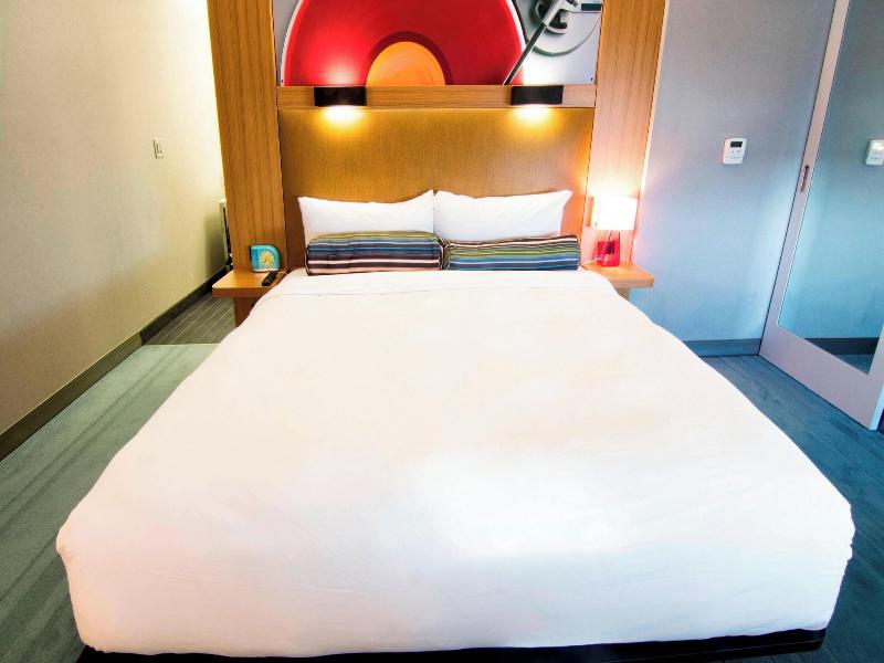 Aloft Miami Doral image