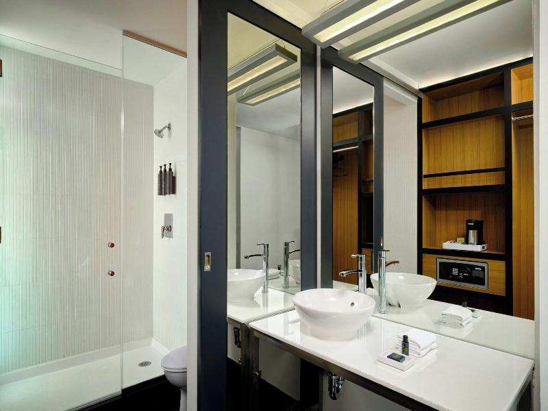 Aloft Miami Doral image