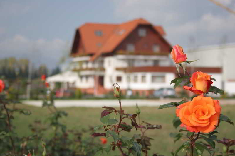 Garden Club Hotel image