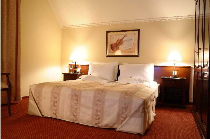 Garden Club Hotel image