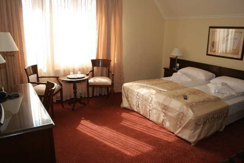 Garden Club Hotel image