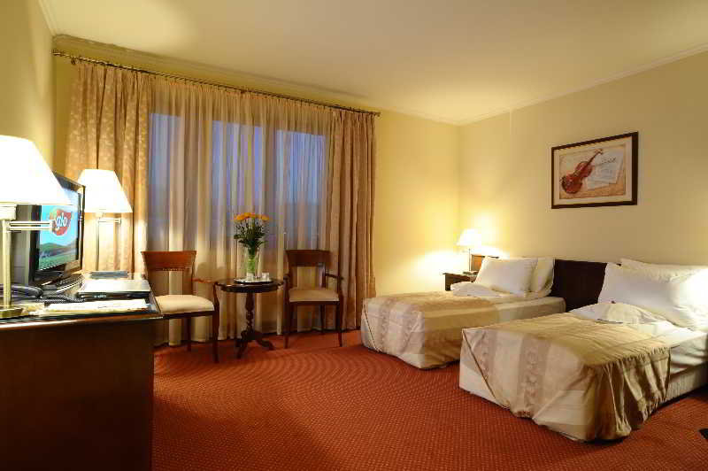 Garden Club Hotel image