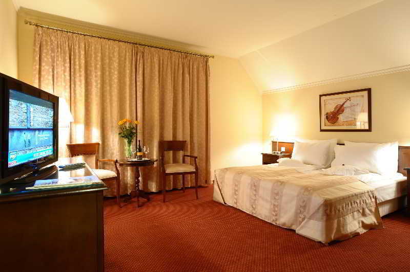 Garden Club Hotel image